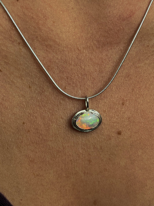 Oval opal Pendant